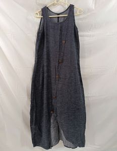Women&#39;s Sleeveless Midi Slit Dress.
