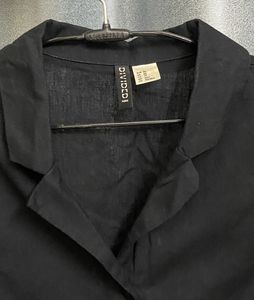 H&amp;M black crop shirt
