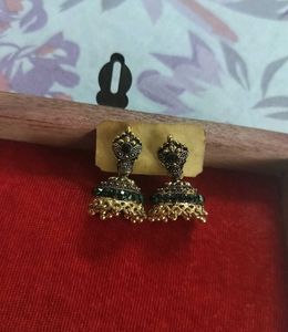 8 Sets Of Earrings