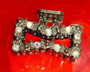 1 Clature And 3 Earings