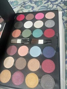 MISS CLAIRE authentic Eyeshadow Palette