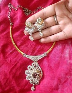 Preety Necklace With Ear Rings