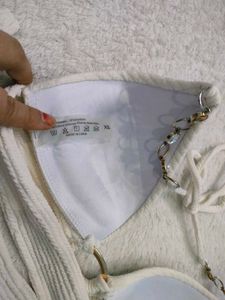 White Bikini Top with Chain Detail 💚