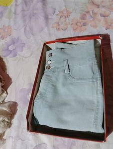 Designer Woman&#39;s And Girls Accidental Jeans 🎉