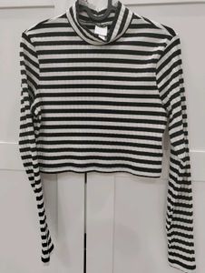 H&M Black Cropped Turtle Neck Top