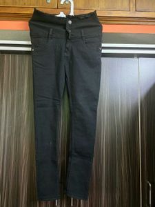 Modern Black Skinny Jeans