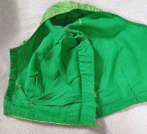 Green Floral Silk Blend Saree With Lining Blouse