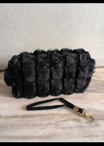 SALE🆕🎅🎄FUR POUCH