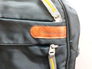 BLACK SLING BAG