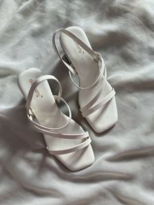 🌸 White Heels 🌸