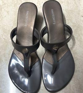 Haute Curry Women&#39;s Thong Sandals