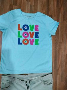 Cute &#39;Love&#39; Graphic Tee
