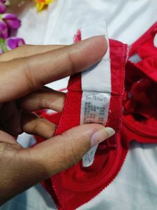 🇳🇿💫🎀 Elegant Red Lace Bra