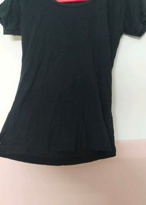 BLACK T SHIRT.