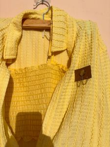 Pretty pastel yellow top!!!💛💛💛💛💛