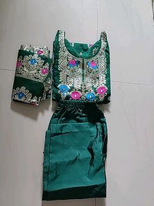 Green Embroidered Kurta Set✨💕