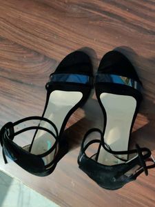 30 Rs Off :Black Heel