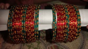 Red &amp; Green Glass Bangles