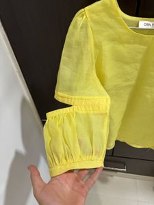 Chic Yellow Cut-Out Sleeve Top