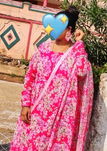 Beautiful Big Pink Earrings...Trending🔥