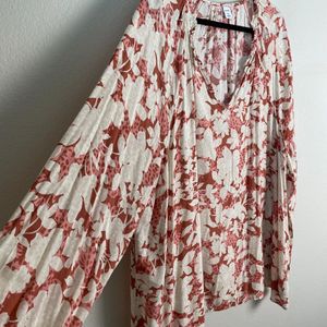 Old Navy Floral Print V-Neck Blouse