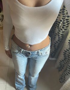 White full sleeve crop top.