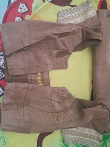 New Beautiful Saree With Blouse (Blouse Size 32 Xs