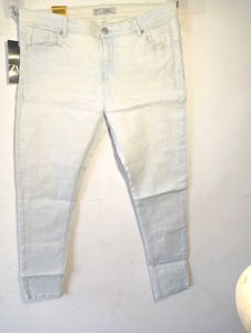 Zara Light Wash Denim Jeans - Size 32