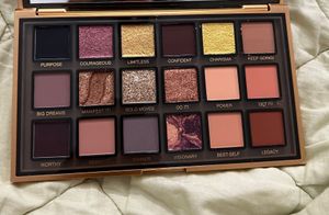 URGENT 60% OFF: Huda Beauty Empowered Palette