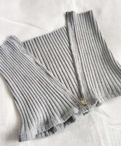 Gray Ribbed Zipper Top ❣️