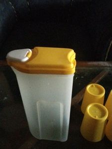 Beautiful 😍❤️ Hard Plastic Container With 4glass