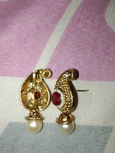 🎀Brand New 🎁 Brass Red Stone Studded Paisley Mot