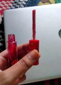 lip gloss translucent