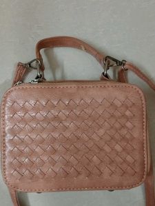 O22 slingbags