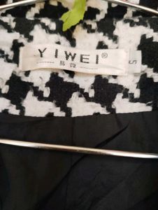 Houndstooth Patterned Coat10/10