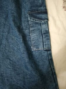 Wide Leg Cargo Jeans.