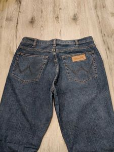 Ma2482 Wrangler bootcut jeans waist 34 inches