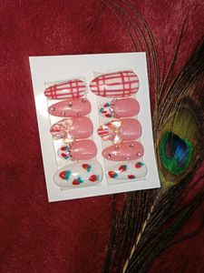 Korean Press-On Nails 💅🏻🍓