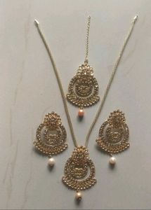 Elegant Gold-Tone Jewelry Set Artificial