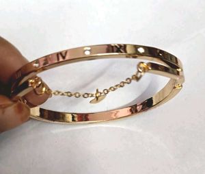 Anti Tarnish Hook Heart Bangle