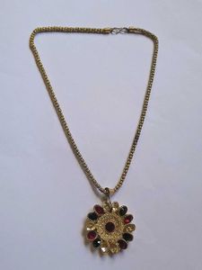 Gold Tone Floral Pendant Necklace