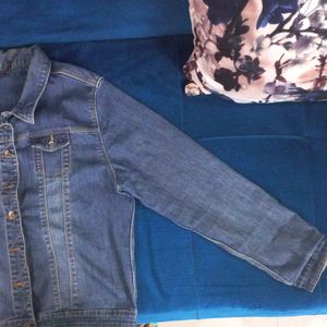 Full Sleeves Women&#39;s Denim Jacket