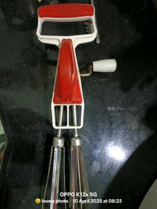 Vintage Hand Crank Egg Beater..In Good Condition