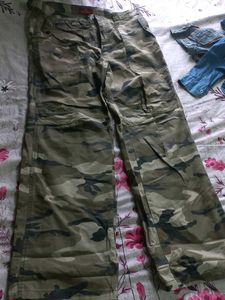 A camouflage Full Pant