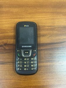 Samsung Basic Phone - Retro!