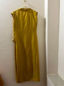 Elegant Sleeveless Kurta