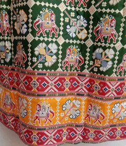 PochaMpally Green Red Elephant Yellow Orange Borde