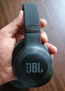 JBL HEADPHONES E55BT.