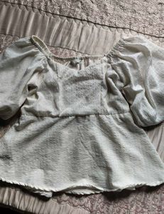 Puff white top