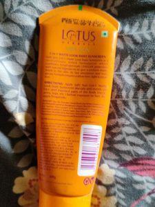 Lotus herbal Sunscreen spf 40